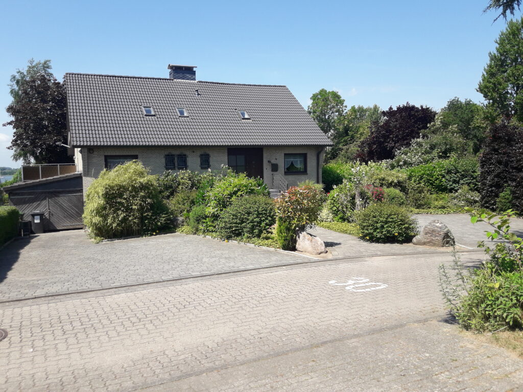 Haus Strassenansicht
